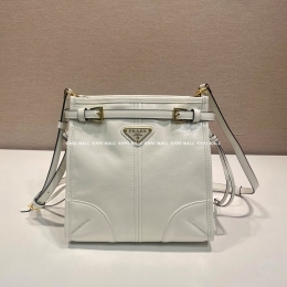 프라다 메신저백 (19.5cm)