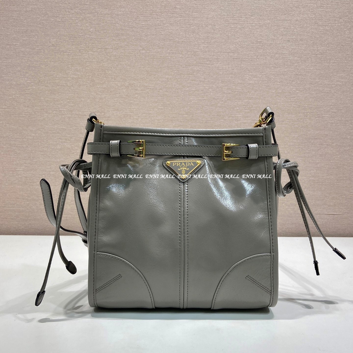 프라다 메신저백 (19.5cm)