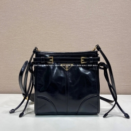 프라다 메신저백 (19.5cm)