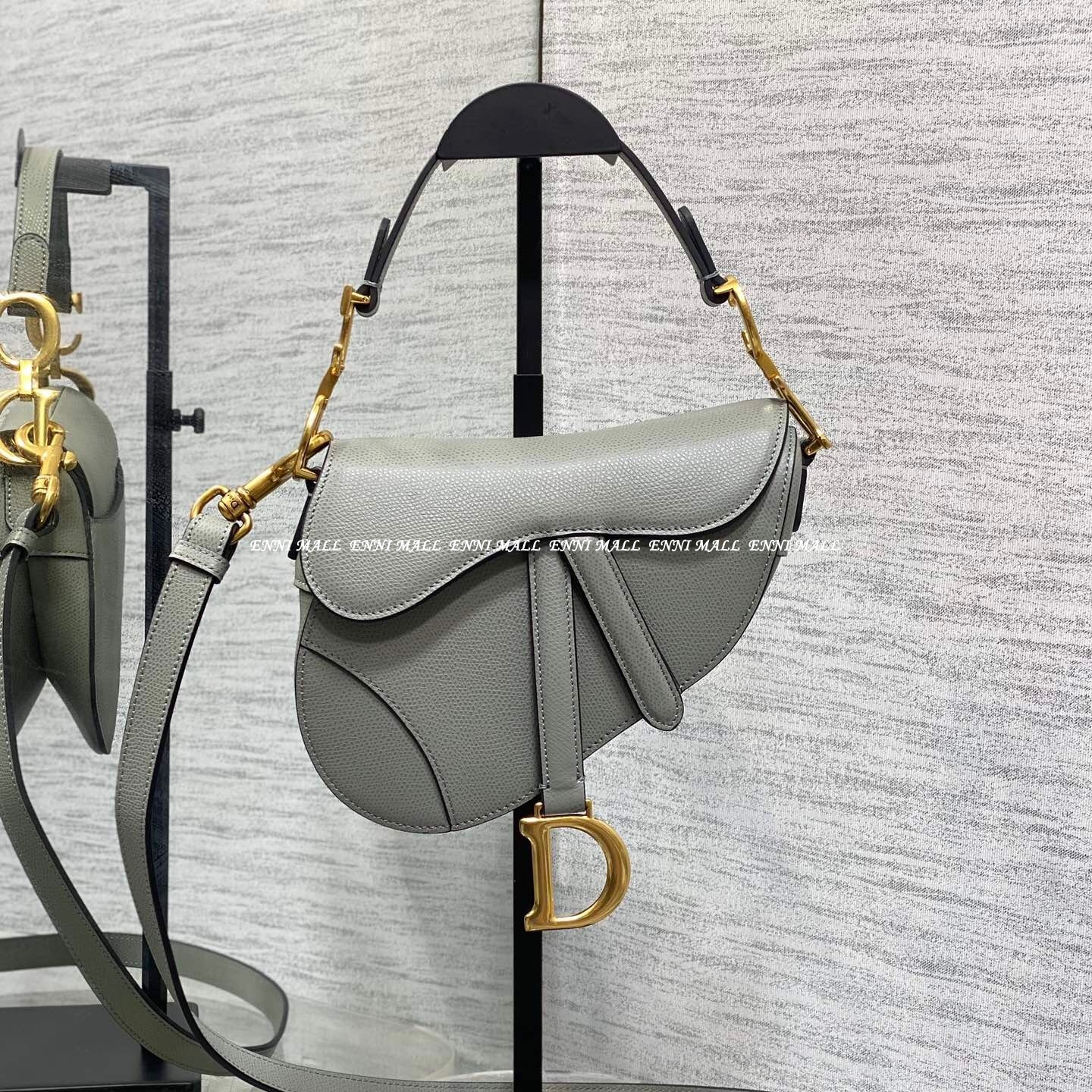 디올 새들백 (19.5cm)