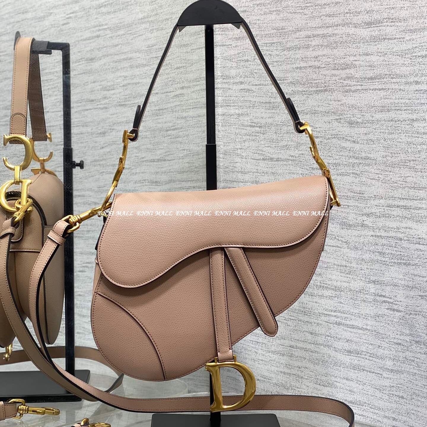 디올 새들백 (24cm)