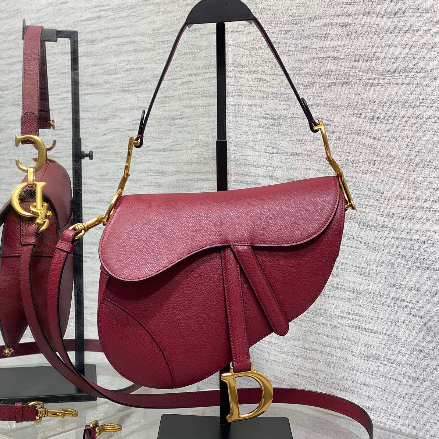 디올 새들백 (24cm)