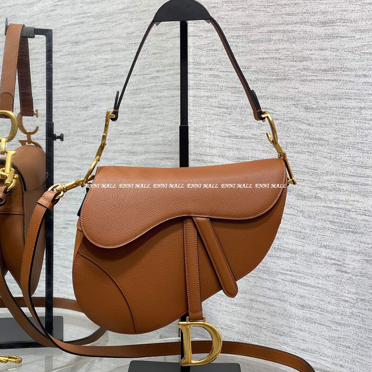 디올 새들백 (24cm)