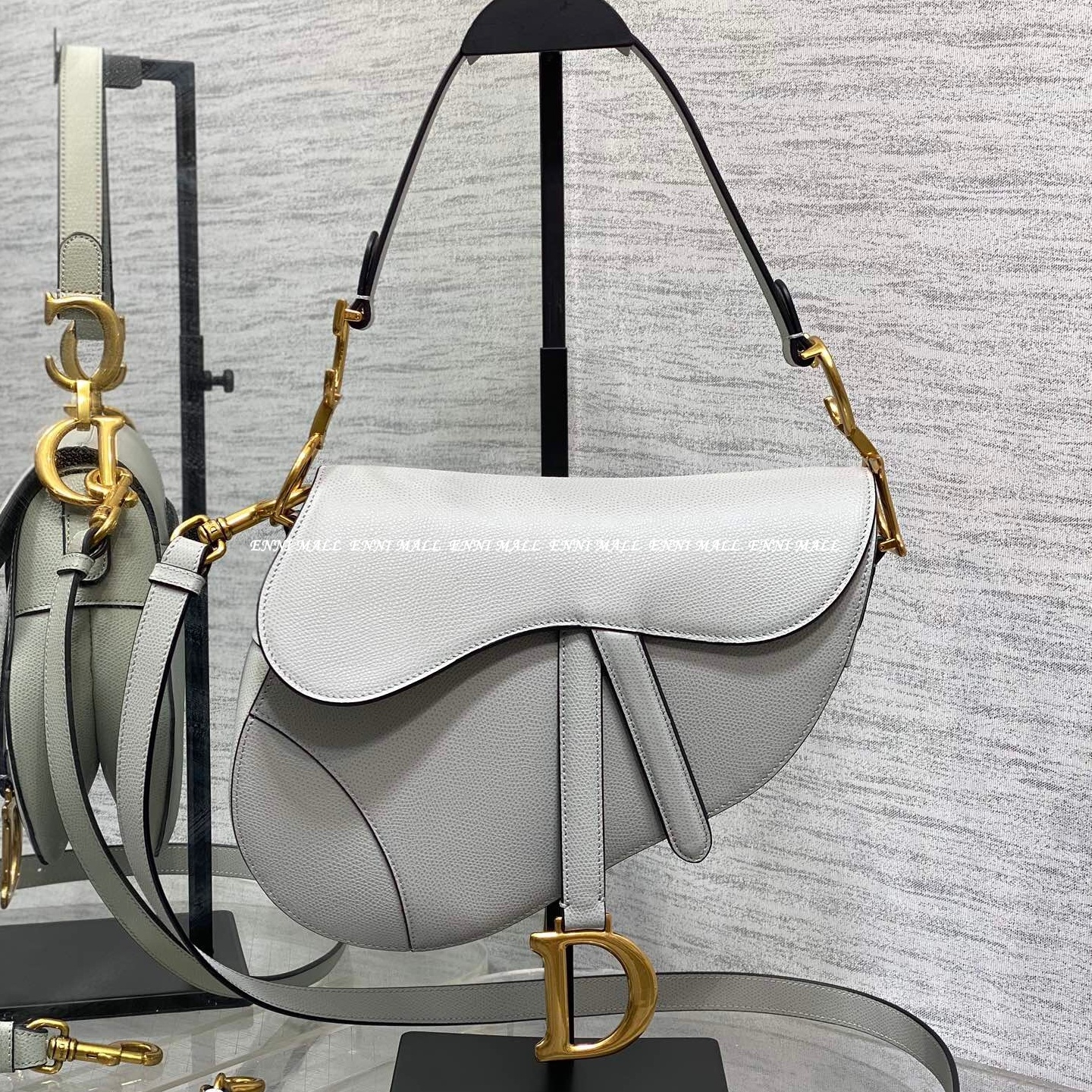 디올 새들백 (24cm)