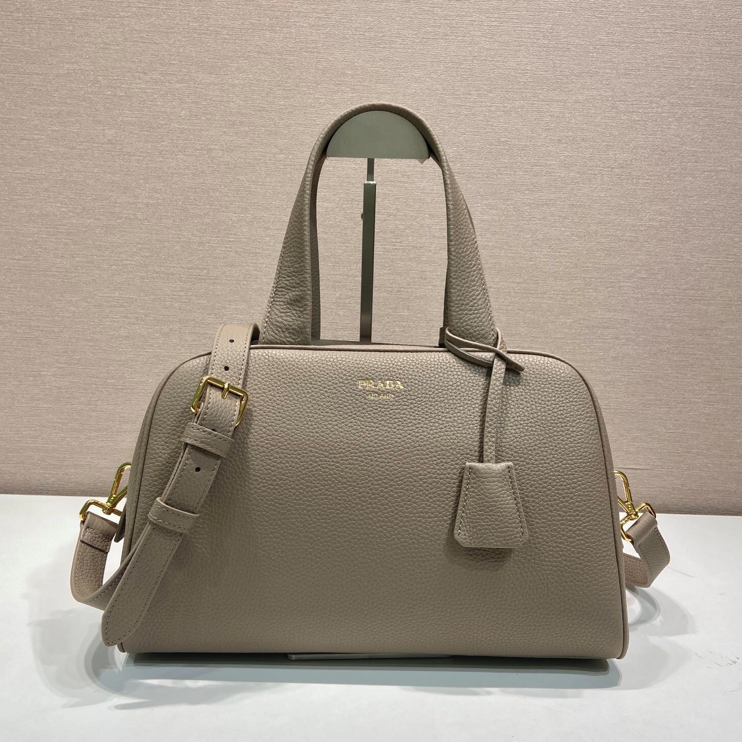 프라다 숄더백 (33cm)