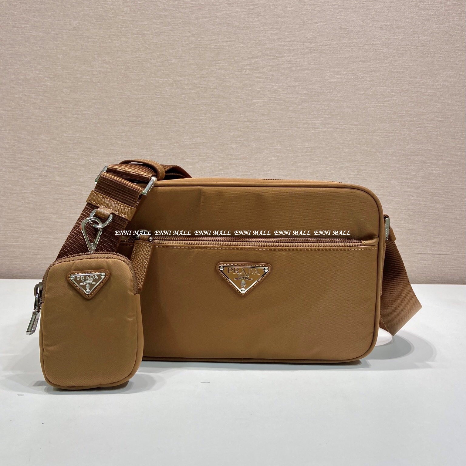 프라다 메신저백 (23cm)