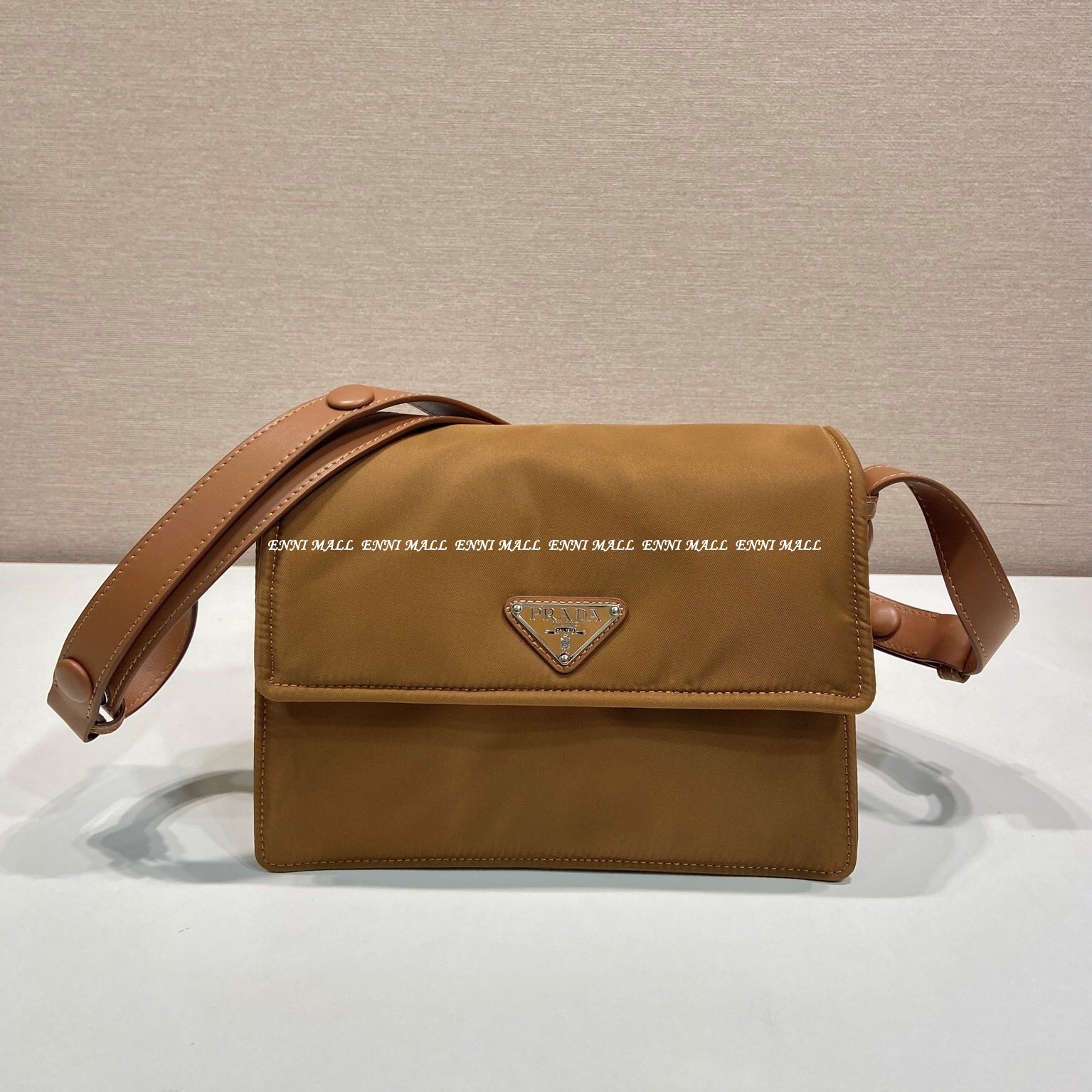 프라다 메신저백 (23.5cm)