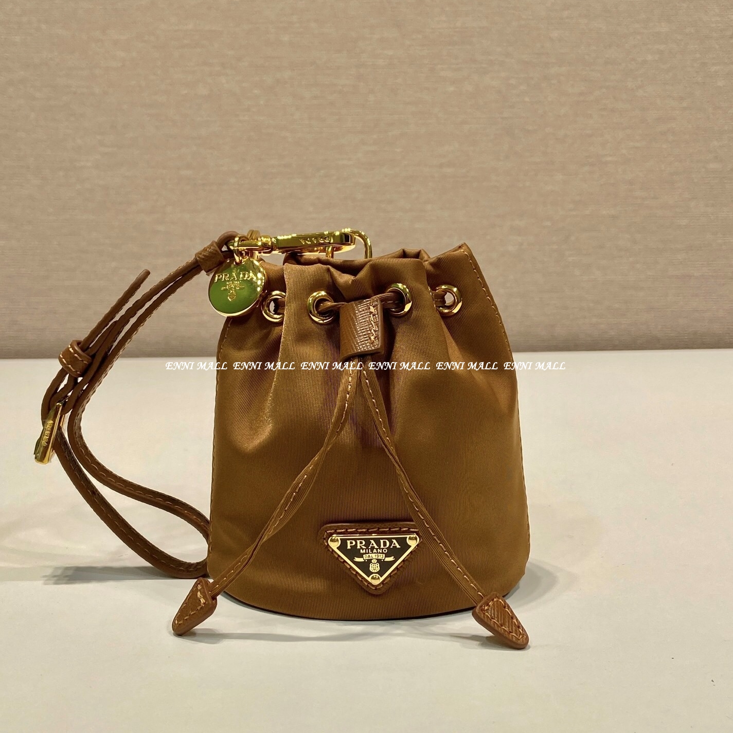 프라다 버킷백 (8.5cm)