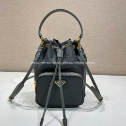 프라다 버킷백 (18cm)