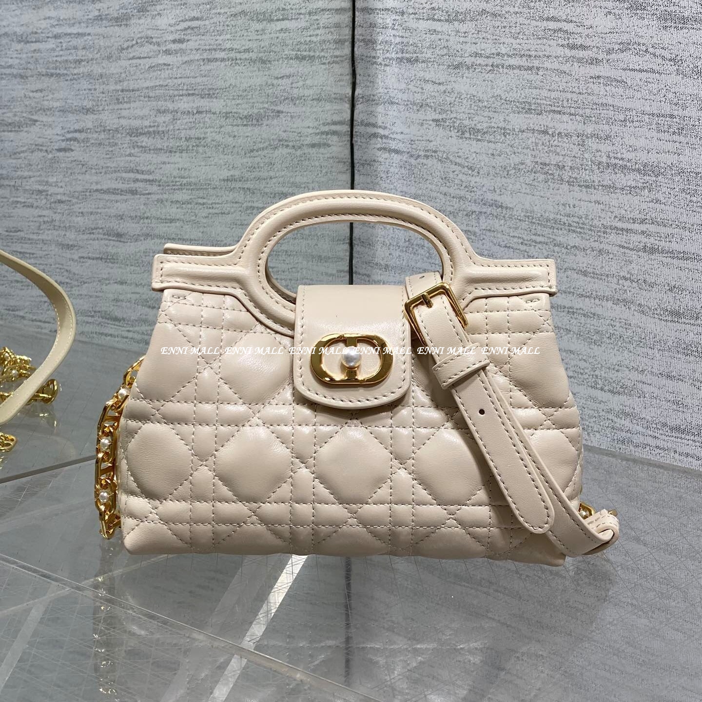 디올 졸리 탑 핸드백 (18.5cm)