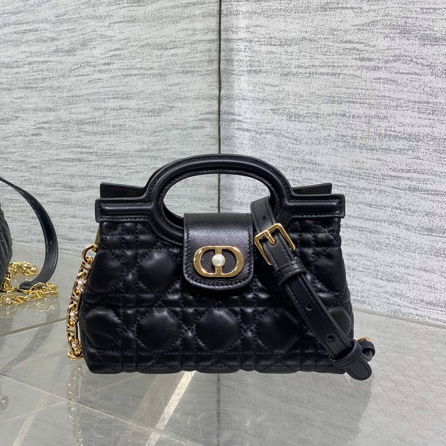 디올 졸리 탑 핸드백 (18.5cm)