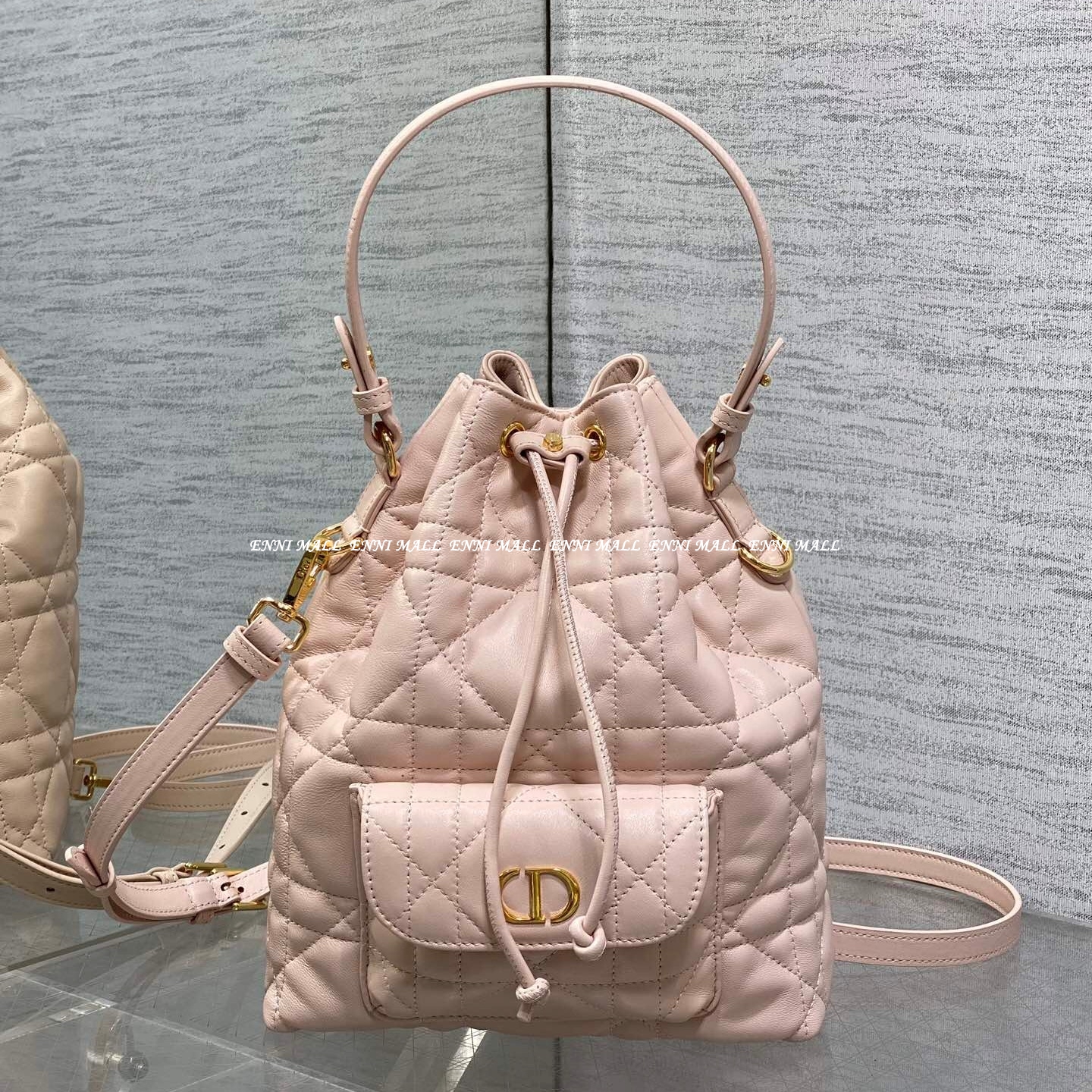 디올 카로 버킷백 (20cm)